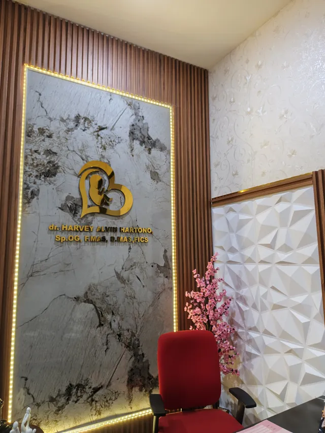 Ruang pemeriksaan USG Halo Bunda